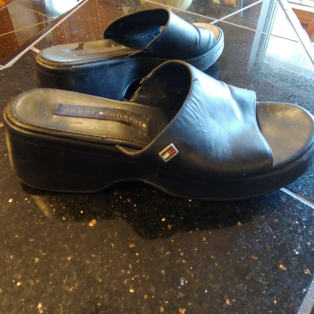 Black Tommy Hilfiger shoes, size 9